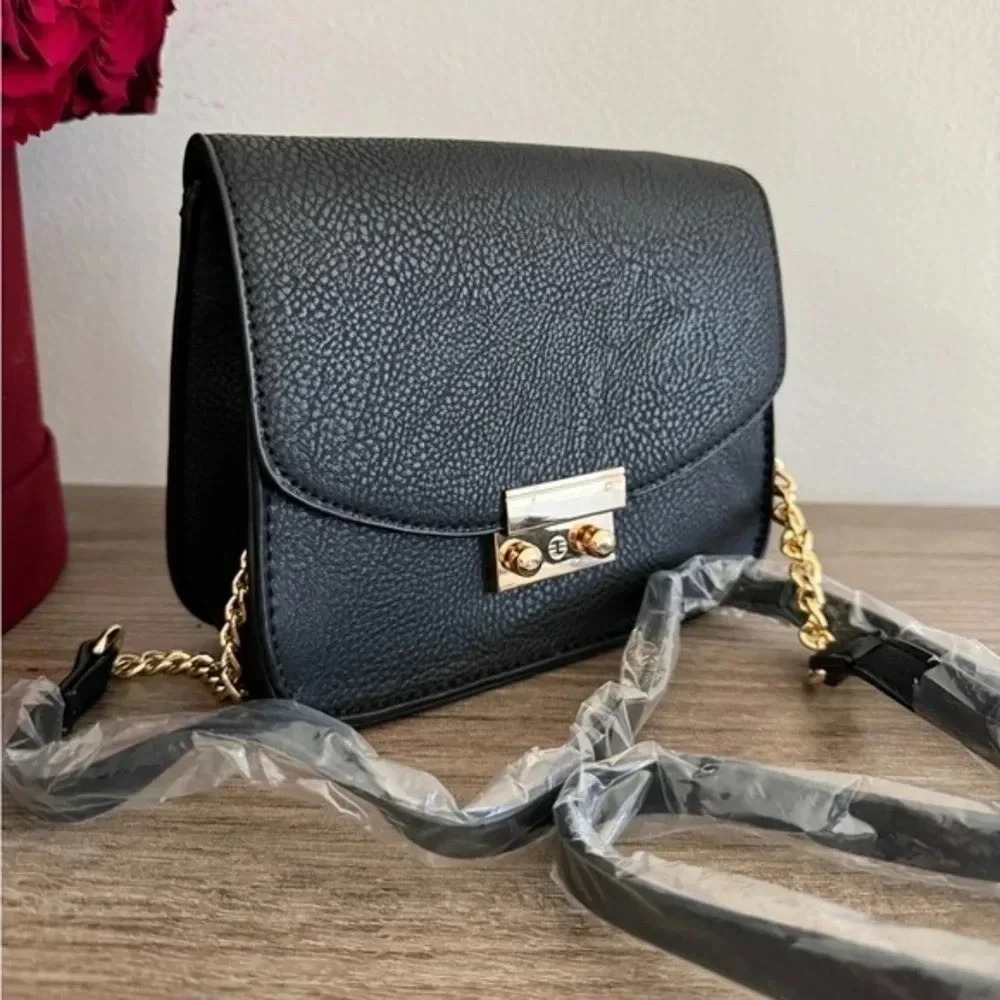 NWT small crossbody chain black gold - Picture 1 of 7